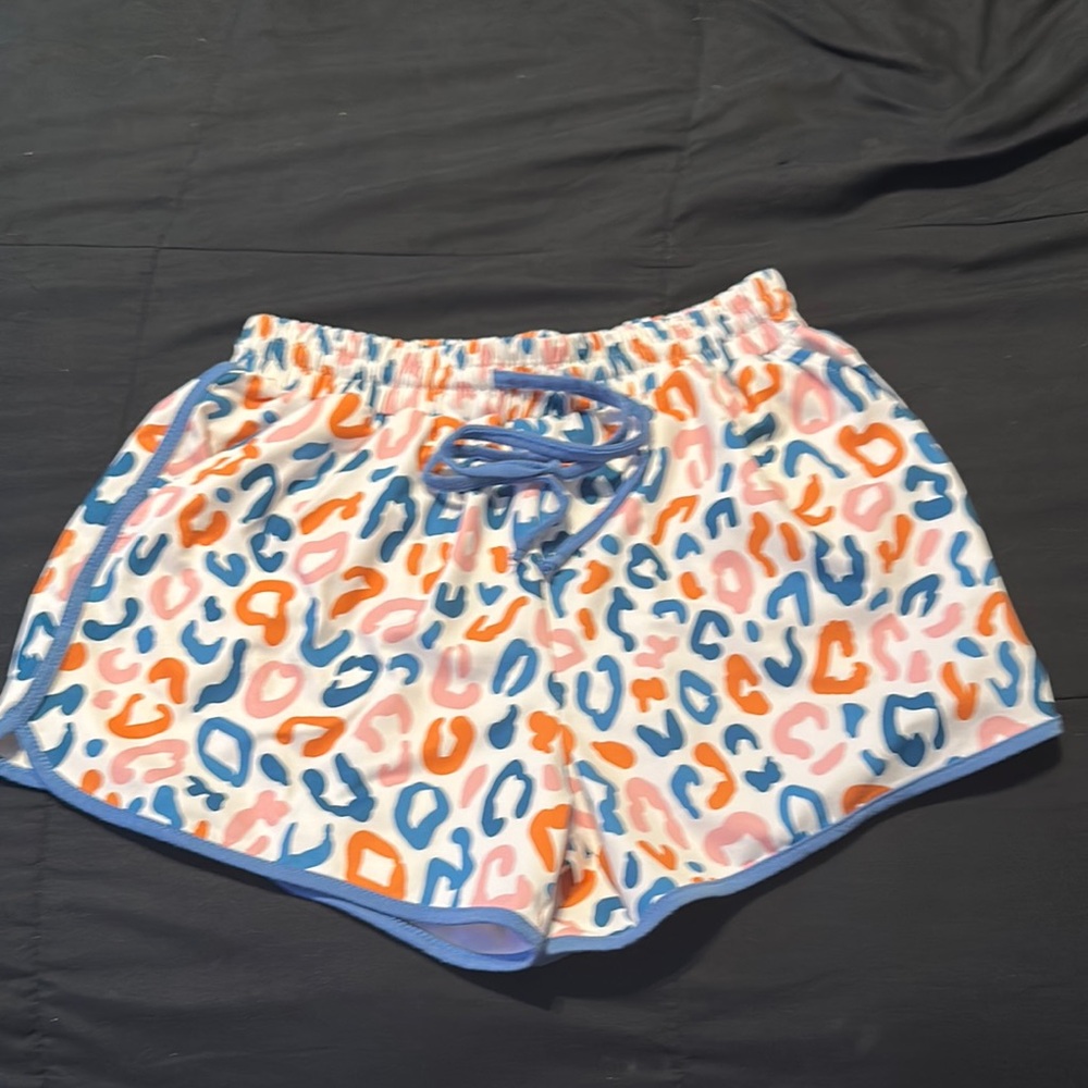 Stylish Women's Athletic Shorts with Leopard Print